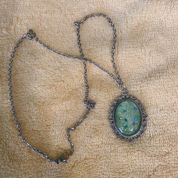 Harlequin hand-painted pendant - Picture 5 of 9